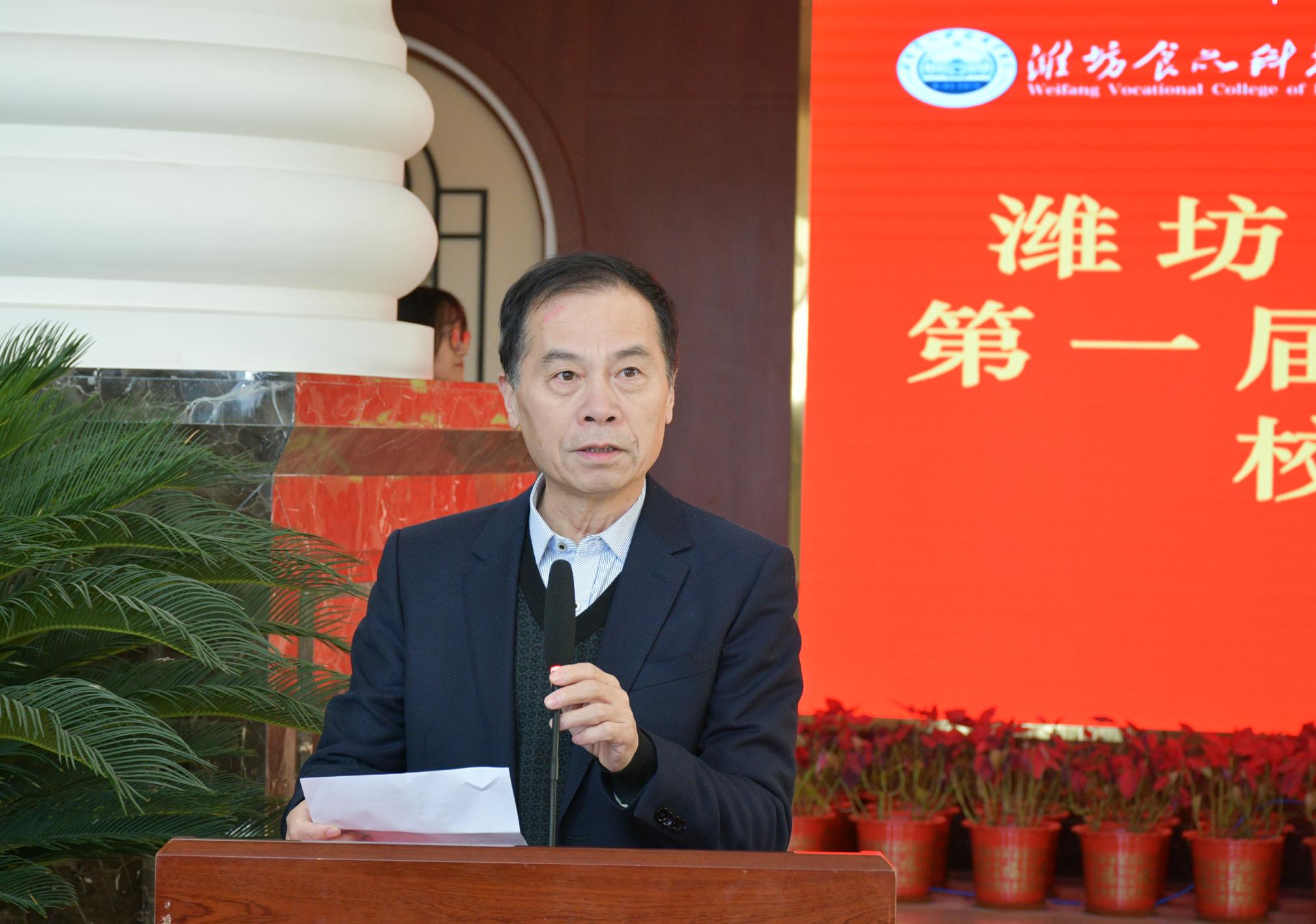 1703660532119929.jpg 最新梁院長(zhǎng)照片.jpg